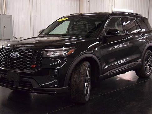 New 2026 Ford Explorer ST image 3