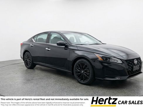 Used 2025 Nissan Altima 2.5 SV image 1