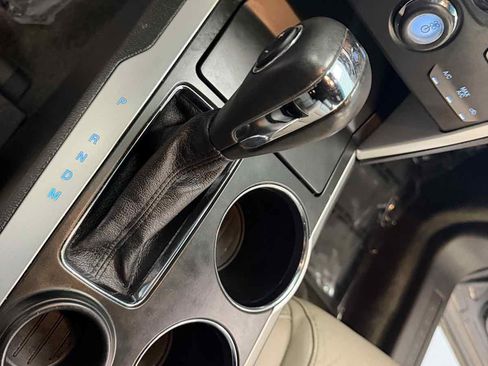 Used 2013 Ford Explorer XLT image 23