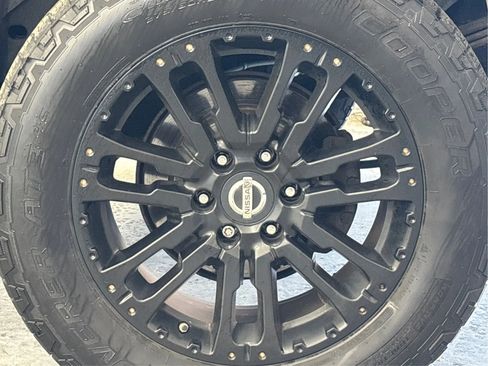 Used 2017 Nissan Titan SL AWD/4WD image 31