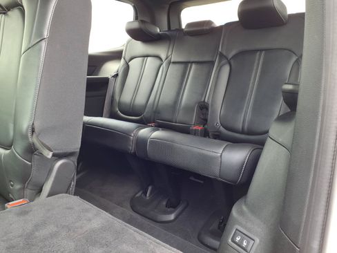 Used 2022 Jeep Wagoneer Series III AWD/4WD image 11