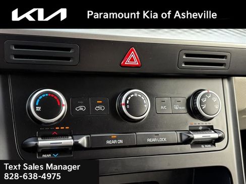 Used 2024 Kia Carnival LX image 24