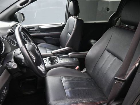 Used 2019 Dodge Grand Caravan GT image 19