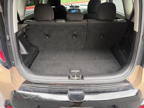 Used 2016 Kia Soul FWD image 11