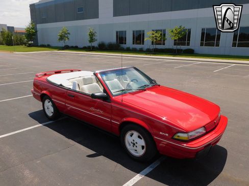Used 1992 Pontiac Sunbird SE image 9