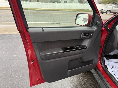 Used 2010 Ford Escape Limited image 18
