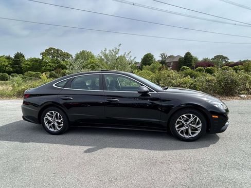 Used 2021 Hyundai Sonata SEL w/ Convenience Package FWD image 2