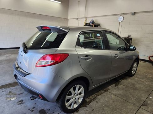 Used 2011 MAZDA MAZDA2 Touring FWD image 7