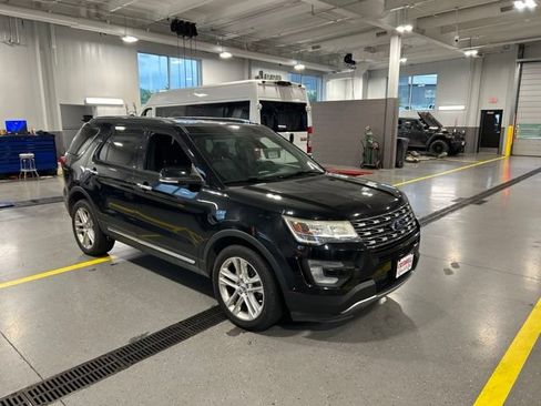 Used 2017 Ford Explorer Limited w/ Equipment Group 301A AWD/4WD image 7