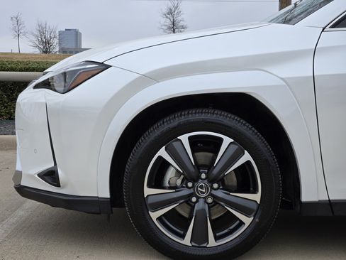 Used 2025 Lexus UX 300h FWD image 14