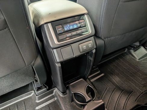 Used 2019 Subaru Ascent Premium image 28