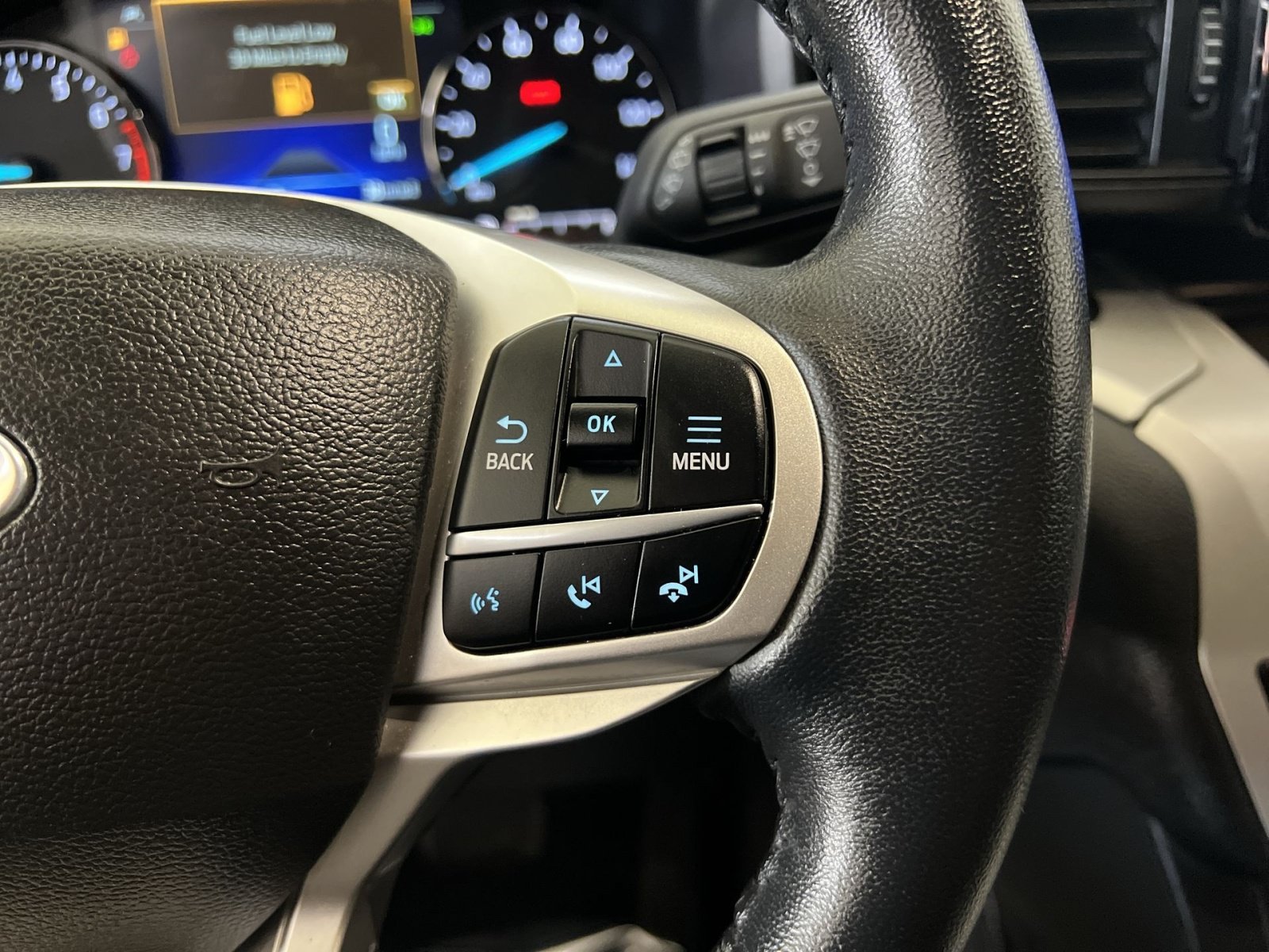 Used 2023 Ford Explorer XLT AWD/4WD image 34
