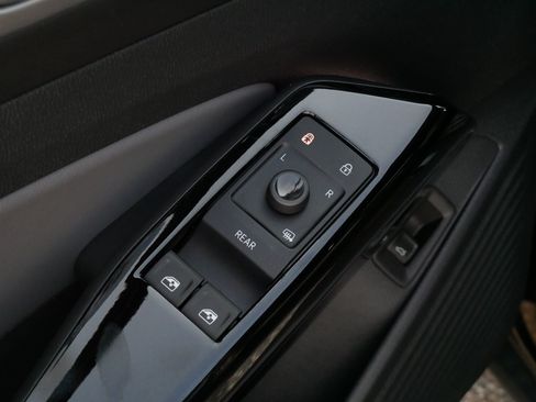 Used 2023 Volkswagen ID.4 Pro S AWD/4WD image 19