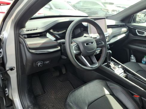 Used 2025 Jeep Compass Trailhawk AWD/4WD image 5