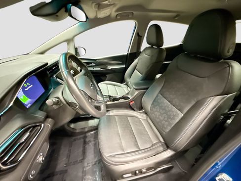 Used 2023 Chevrolet Bolt LT w/ Infotainment Package FWD image 25