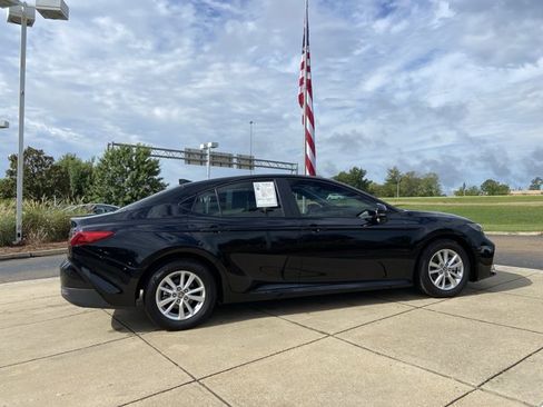 Used 2025 Toyota Camry LE FWD image 14
