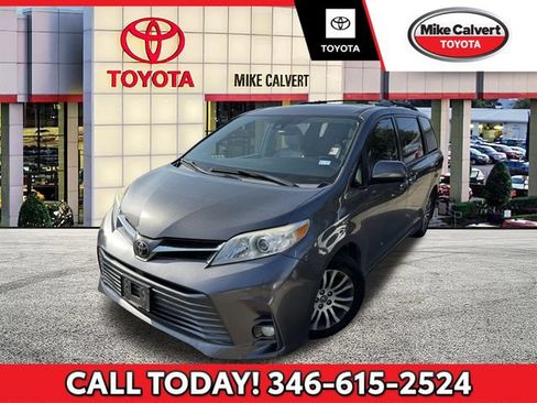 Used 2018 Toyota Sienna XLE Premium FWD image 1