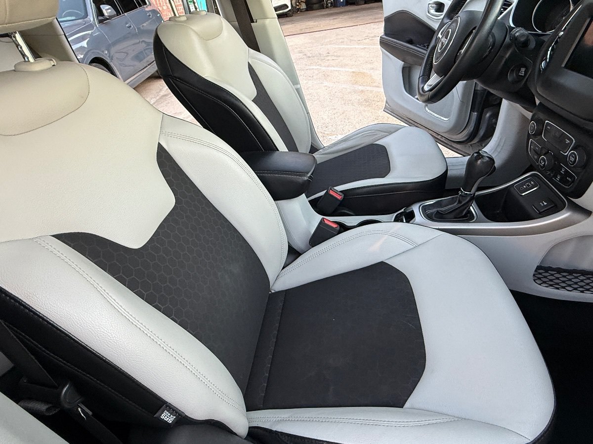 Used 2019 Jeep Compass Latitude FWD image 17