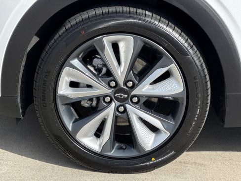 Used 2022 Chevrolet Bolt EUV LT w/ Convenience Package FWD image 13