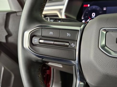 Used 2024 GMC Canyon Denali image 16