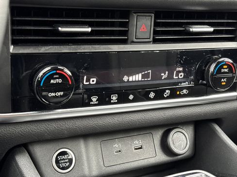 Certified 2023 Nissan Rogue SV image 23