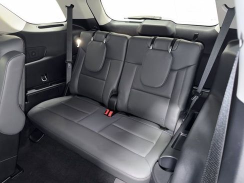 Used 2025 Ford Explorer Active w/ Active Comfort Package AWD/4WD image 35