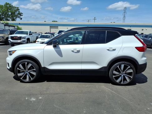 Used 2021 Volvo XC40 P8 Recharge w/ Advanced Package AWD/4WD image 2