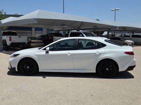 Used 2025 Toyota Camry SE FWD image 5
