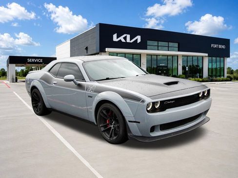 Used 2021 Dodge Challenger R/T Scat Pack RWD image 3