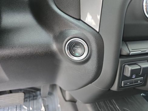 Used 2024 GMC Sierra 2500 Pro w/ Convenience Package image 17