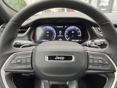 New 2025 Jeep Grand Cherokee L Altitude image 29