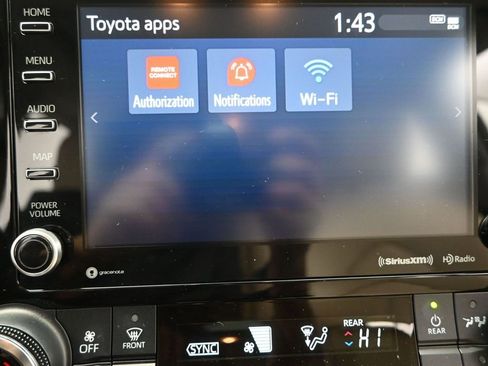 Used 2022 Toyota Highlander XLE image 36