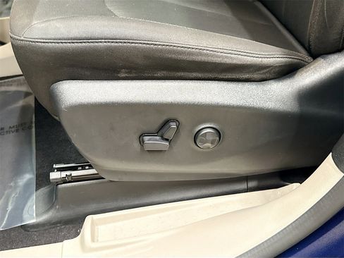 Used 2017 Chrysler Pacifica LX w/ Tire & Wheel Group image 18