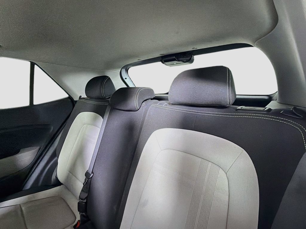 Used 2022 Hyundai Venue SEL FWD image 17