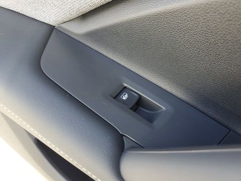 Used 2025 Volkswagen Tiguan S image 14