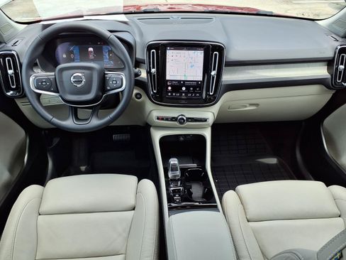 Certified 2023 Volvo XC40 B5 Ultimate w/ Protection Package Premier AWD/4WD image 17
