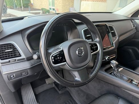 Used 2020 Volvo XC90 T6 Momentum w/ Protection Package Premier image 9