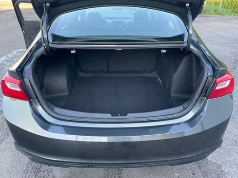 Used 2017 Chevrolet Malibu LT FWD image 10