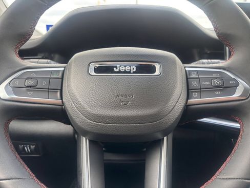 Used 2025 Jeep Compass Trailhawk AWD/4WD image 26