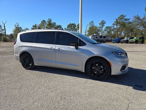 New 2026 Chrysler Pacifica Select w/ S Appearance Package FWD image 2