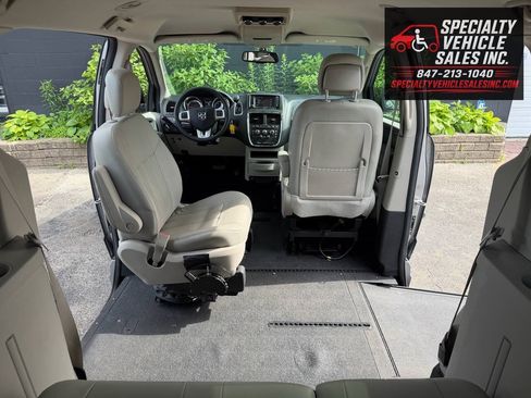 Used 2016 Dodge Grand Caravan SXT w/ UConnect Hands-Free Group FWD image 20