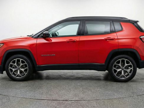 Used 2025 Jeep Compass Limited image 5