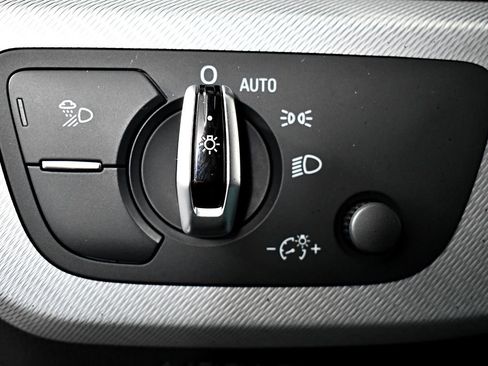 Used 2018 Audi A4 2.0T Premium w/ Convenience Package image 17