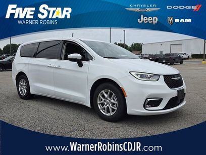 Used 2023 Chrysler Pacifica Touring-L