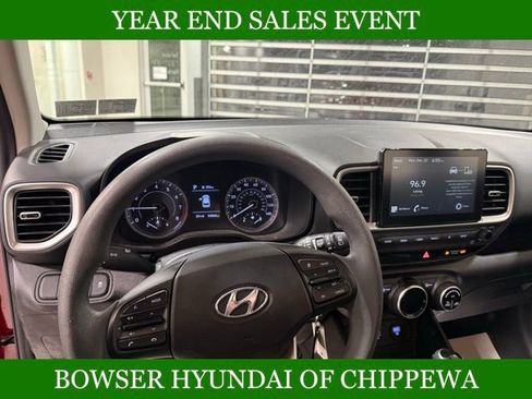 Used 2020 Hyundai Venue SEL image 2