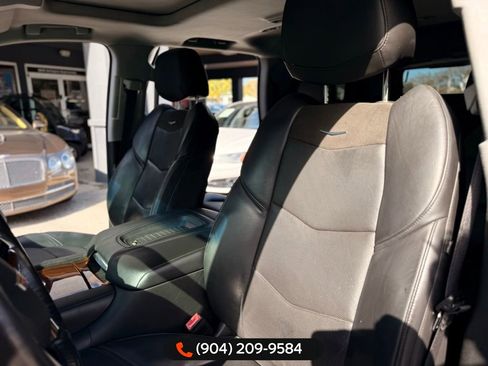 Used 2019 Cadillac Escalade Luxury image 22