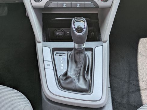 Used 2017 Hyundai Elantra SE FWD image 24