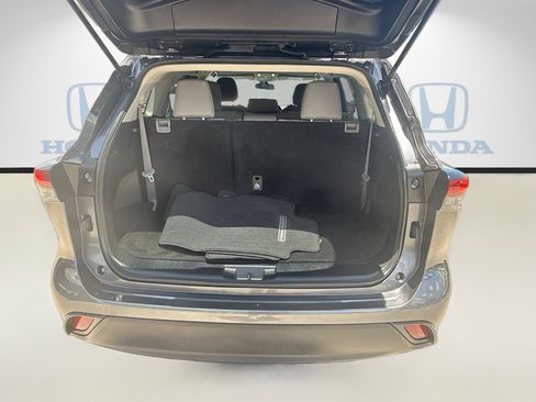 Used 2023 Toyota Highlander L FWD image 26