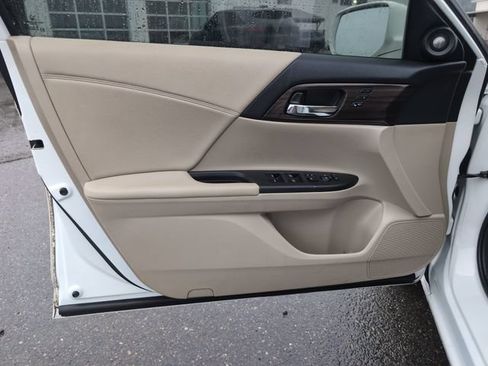 Used 2017 Honda Accord EX-L image 17