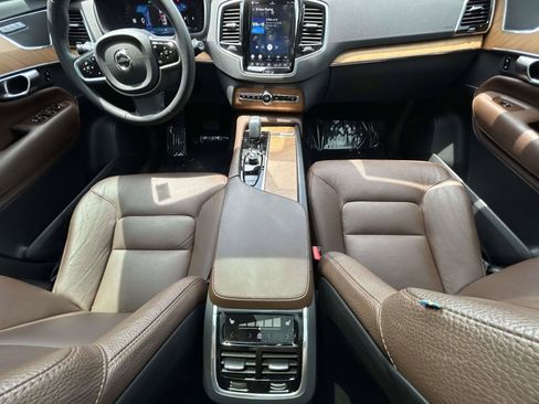 Certified 2023 Volvo XC90 B6 Plus AWD/4WD image 11